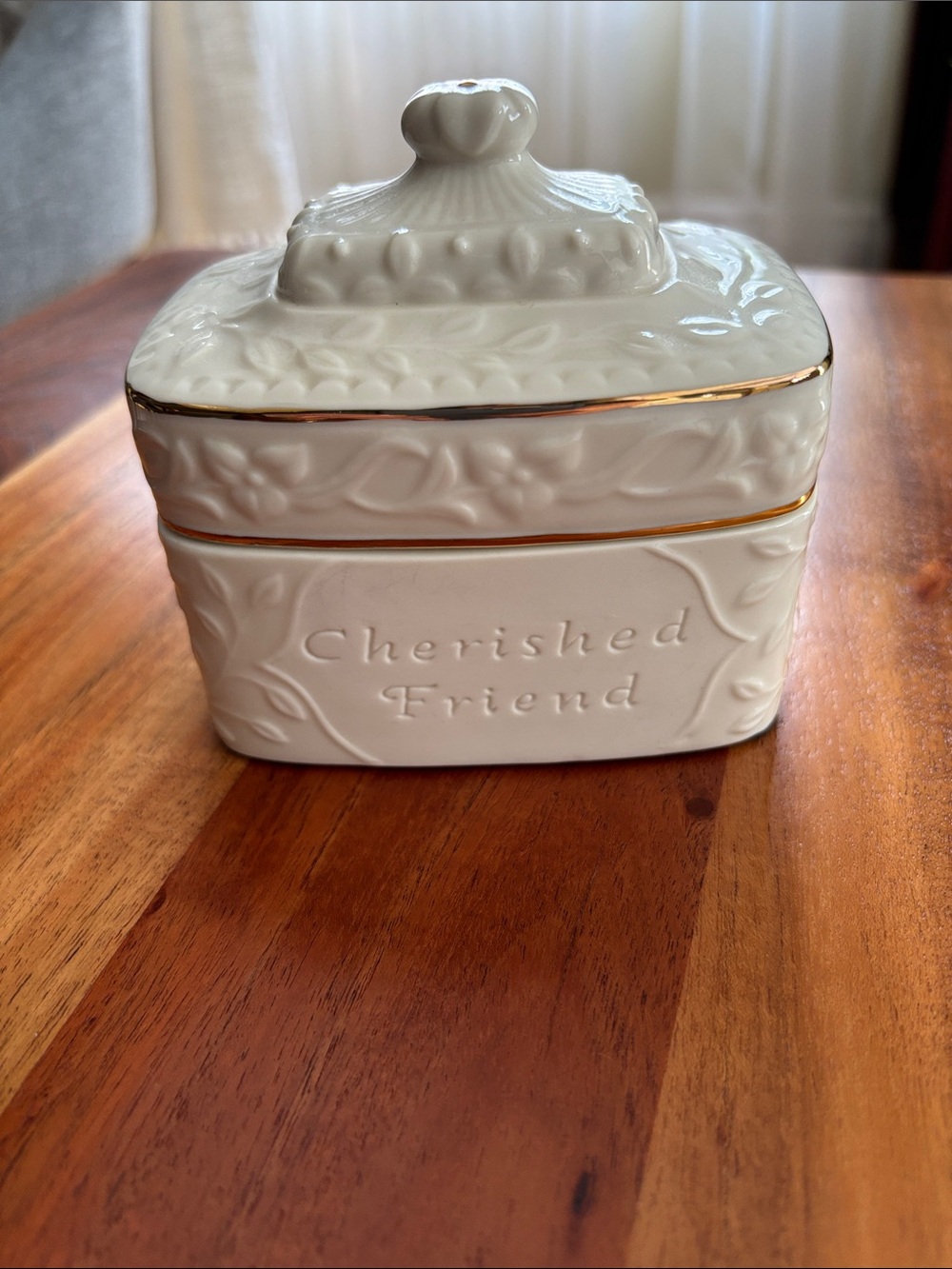 Lenox White Ceramic musical Trinket Box with Gold Trim - "Cherished Friend"